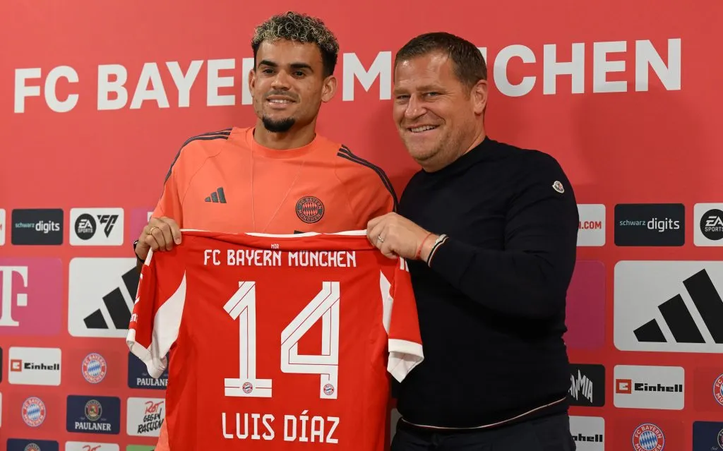 Luis Díaz, com a camisa vermelha do Bayern de Munique 