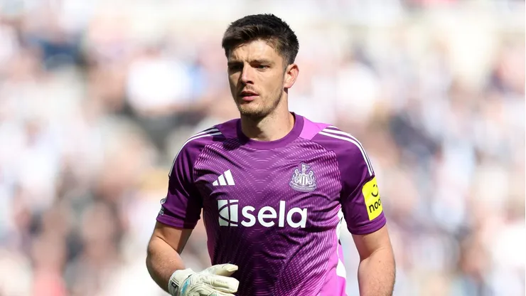 O goleiro do Newcastle pode perder a titularidade com a chegada de Ramsdale, o que abriria caminho para uma mudança. (Photo by George Wood/Getty Images)