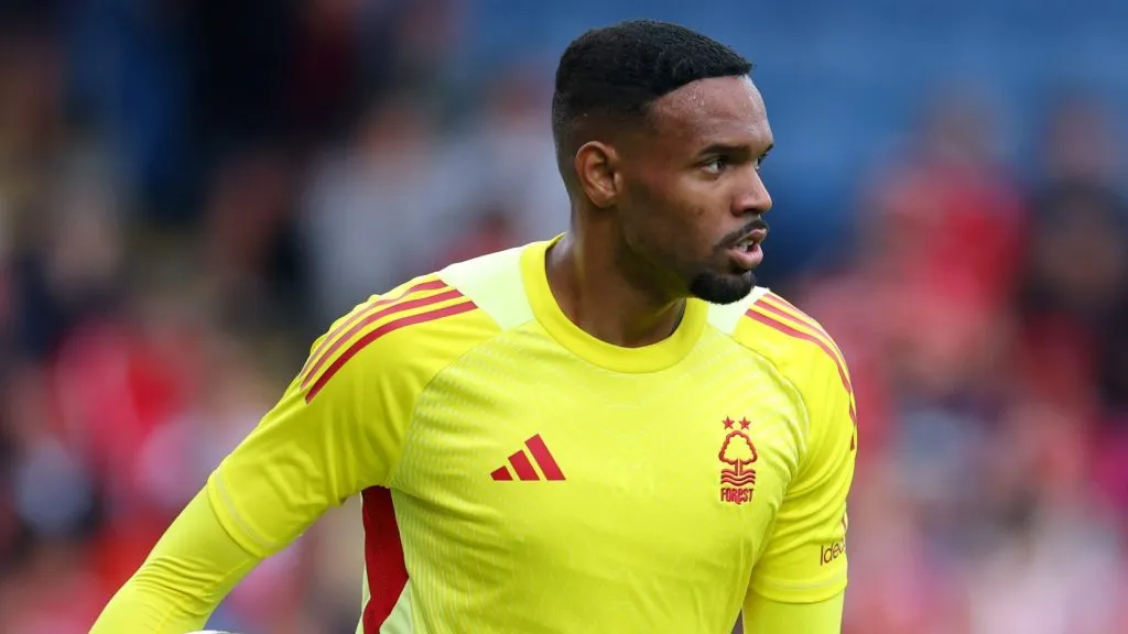 Carlos Miguel, goleiro do Forest.