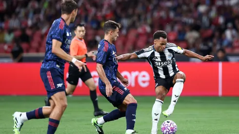 Reforço de peso para o meio-campo, Martin Zubimendi já causa preocupação nos bastidores do Arsenal. (Photo by Yong Teck Lim/Getty Images)