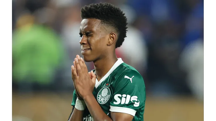 Estêvão em ação com a camisa do Palmeiras (Photo by Francois Nel/Getty Images)