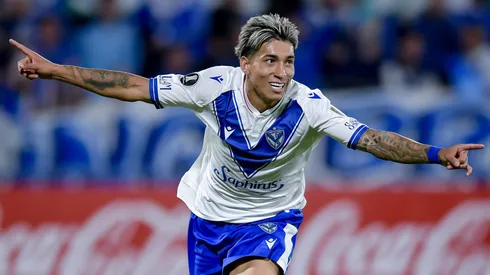 O Manchester City se aproxima de um acordo com o Vélez Sarsfield para contratar Maher Carrizo, atacante de 19 anos que vem se destacando no futebol argentino. (Photo by Marcelo Endelli/Getty Images)