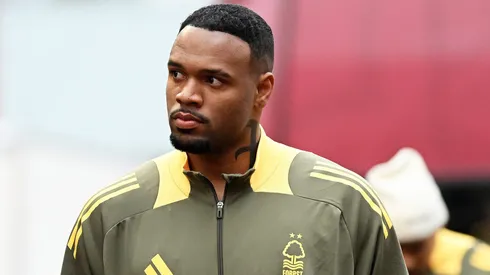 Ex-Corinthians e de saída do Forest, Carlos Miguel é procurado pelo Cruzeiro e decide permanecer na Europa. (Photo by Clive Mason/Getty Images)