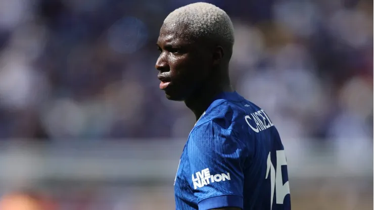 Chelsea ignora pedido de Moisés Caicedo para contratar Joel Ordónez e meia está furioso. (Photo by Alex Grimm/Getty Images)