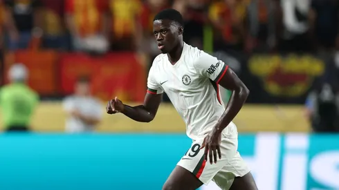 A negociação de Mamadou Sarr entre Strasbourg e Chelsea vai além de uma simples transferência. (Photo by Francois Nel/Getty Images)