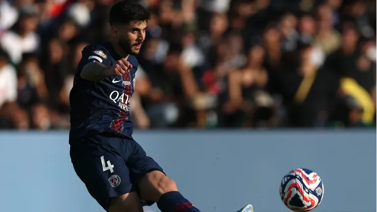 Lucas Beraldo considera deixar o PSG. Jogador é alvo do Barcelona. Foto: Harry How/Getty Images