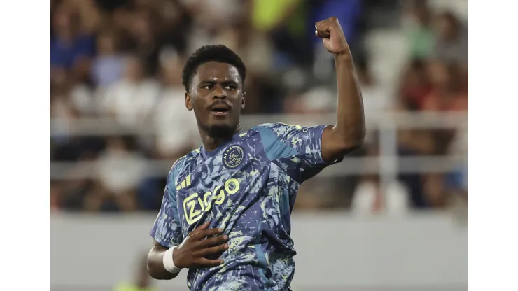 Jorrel Hato é agora jogador do Chelsea