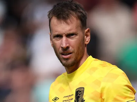 Botafogo encaminha a contratação de Neto, ex-goleiro do Barcelona