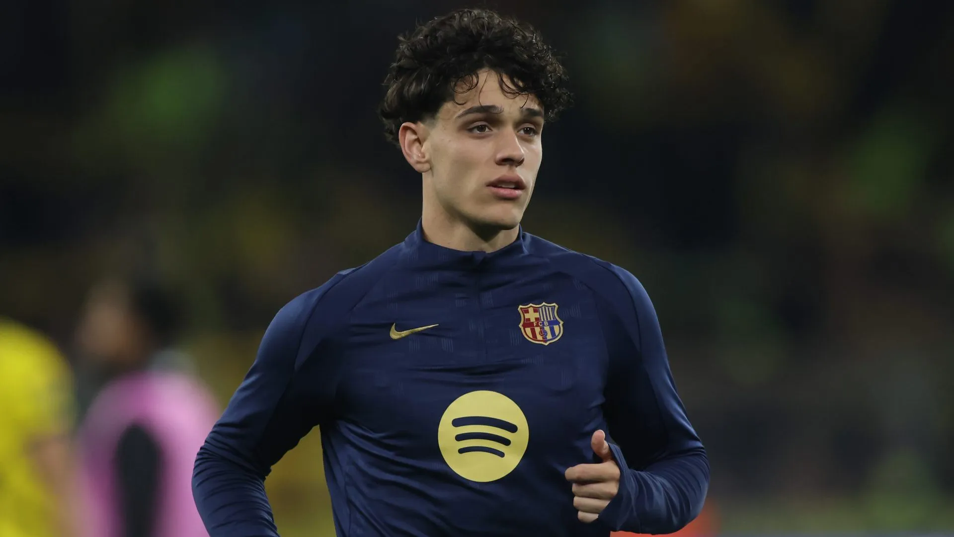 Barcelona tem proposta do Aston Villa para negociar o lateral Héctor Fort