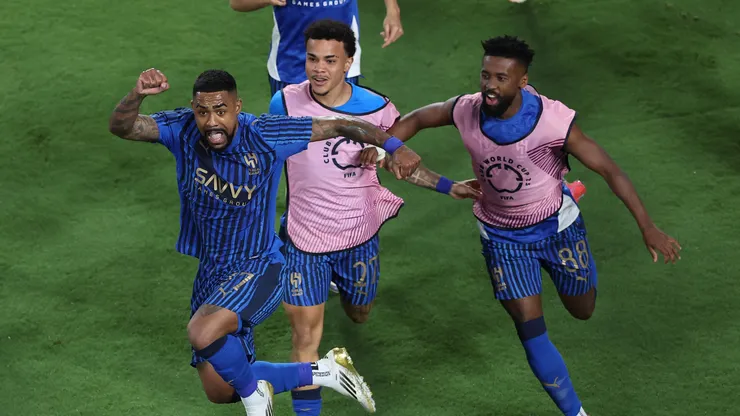 Malcom comemora gol ao lado de Kaio César e Hamad Alyam (FOTO: Megan Briggs/Getty Images)