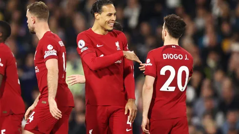 Van Dijk e Diogo Jota juntos no Liverpool (Photo by Naomi Baker/Getty Images)