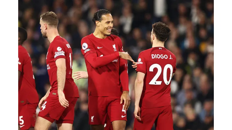 Van Dijk e Diogo Jota juntos no Liverpool (Photo by Naomi Baker/Getty Images)