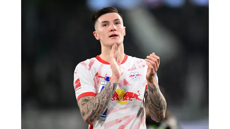 Manchester United sobe oferta por Sesko e mantém Vlahovic como alternativa (Photo by Stuart Franklin/Getty Images)