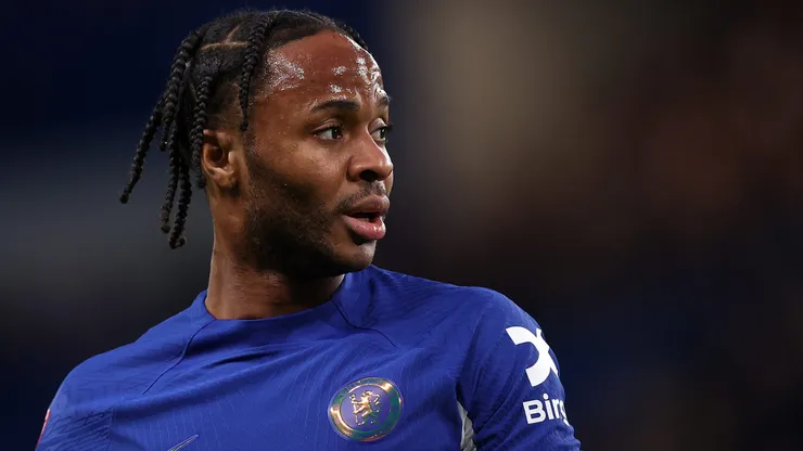 Sterling, atacante do Chelsea, pode ser negociado. Foto: Julian Finney/Getty Images