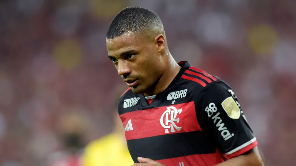 Nicolás de la Cruz correndo durante partida do Flamengo (Foto: Dhavid Normando/Getty Images)