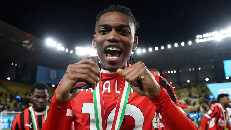 Alvo de Barcelona, Manchester City e Bayern, Rafael Leão encerra novela e quer permanecer no Milan. (Photo by Yasser Bakhsh/Getty Images)