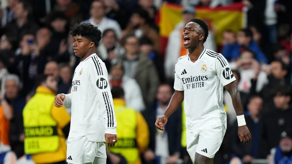Vinicius Junior ao lado de Endrick durante jogo do Real Madrid (Foto: Angel Martinez/Getty Images)