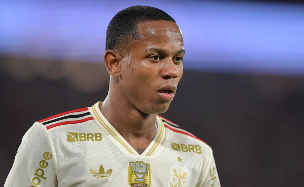 Wolverhampton observa, enquanto Flamengo fecha venda de Wallace Yan ao Red Bull Bragantino