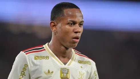 Wallace Yan em campo pelo Flamengo. Foto: Thiago Ribeiro/AGIF