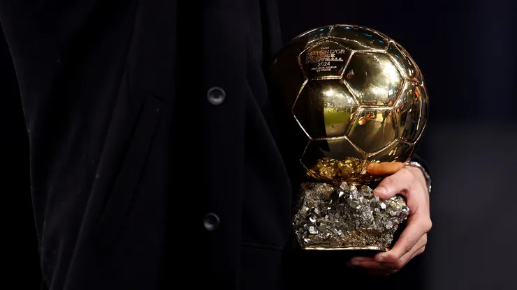 Ousmane Dembélé se destaca na temporada e se aproxima da Bola de Ouro. (Foto: Naomi BakerGetty Images)