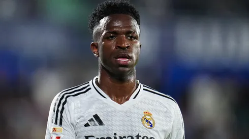 Vinícius Júnior, do Real Madrid, foi comparado com Marmoush, do Manchester City, por torcedores no X. (Foto: Aitor Alcalde/Getty Images)