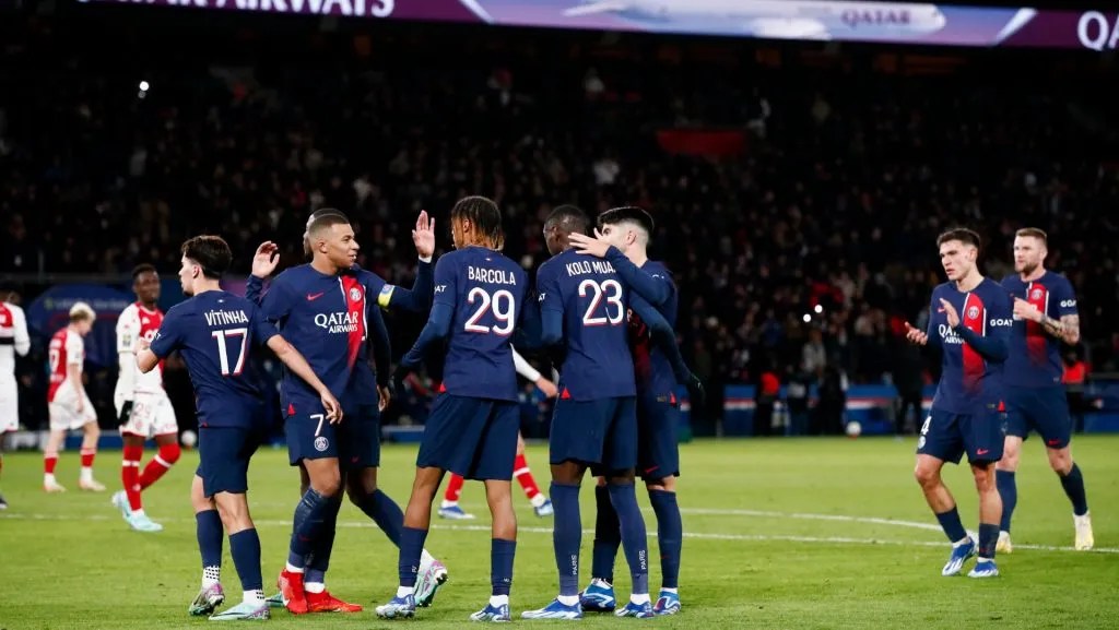 Randal Kolo Muani comemora seu gol com equipe. Foto: Catherine Steenkeste/Getty Images para Qatar Airways