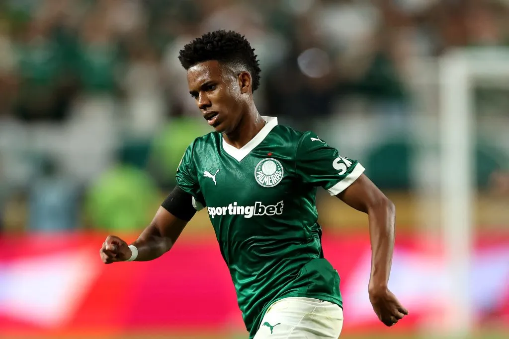 Estêvão enfrentou o Chelsea no Mundial (Photo by Luke Hales/Getty Images)