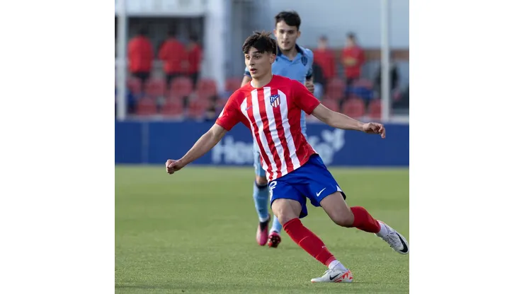 O FC Barcelona intensifica negociações para contratar Gerónimo Spina, zagueiro de 20 anos em destaque no Atlético de Madrid B. (Foto: Divulgação/Twitter)