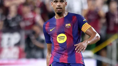 Ronald Araújo em jogo do Barcelona. Jogador está na mira do Liverpool. Foto: Paul Miller/Getty Images