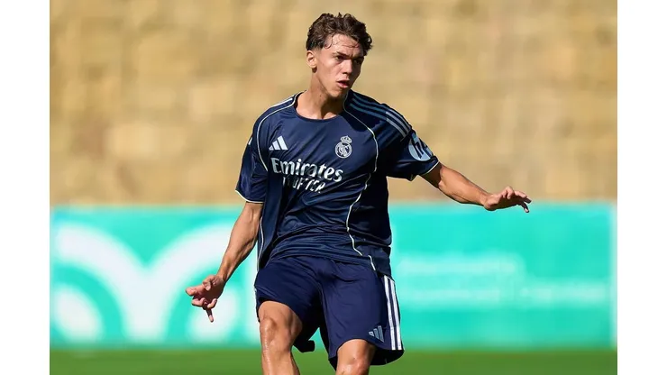 Aos 18 anos, Thiago Pitarch Pinar é a nova promessa de “La Fábrica” que começa a ganhar atenção no Real Madrid. (Foto: Divulgação/Twitter)