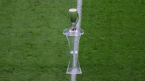 Taça da Supercopa da UEFA 2025 (Photo by Laszlo Szirtesi/Getty Images)