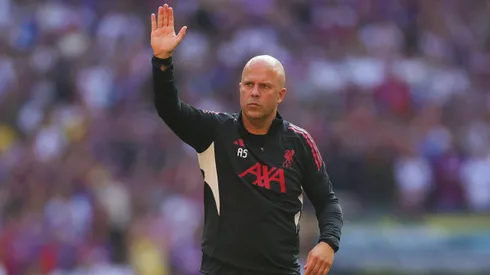 Arne Slot é o técnico do Liverpool (Photo by Julian Finney/Getty Images)
