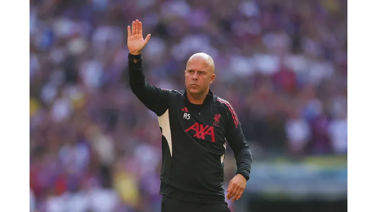Arne Slot é o técnico do Liverpool (Photo by Julian Finney/Getty Images)