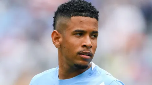 Manchester City e Tottenham negociam acordo por Savinho; Brasileiro topa transferência. (Photo by David Ramos/Getty Images)