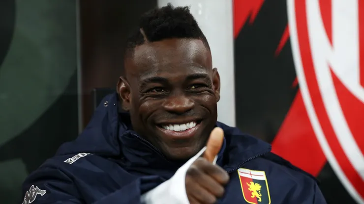 Atacante Mario Balotelli no banco de reservas (Foto: Marco Luzzani/Getty Images)