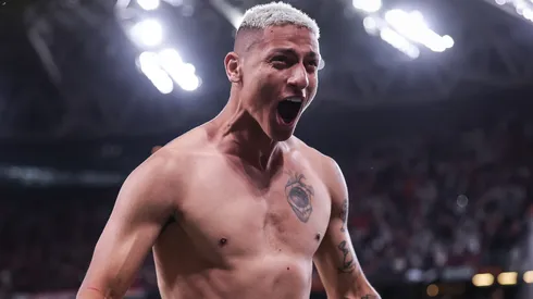 Richarlison comemora pelo Tottenham (Foto: Ryan Pierse/Getty Images)