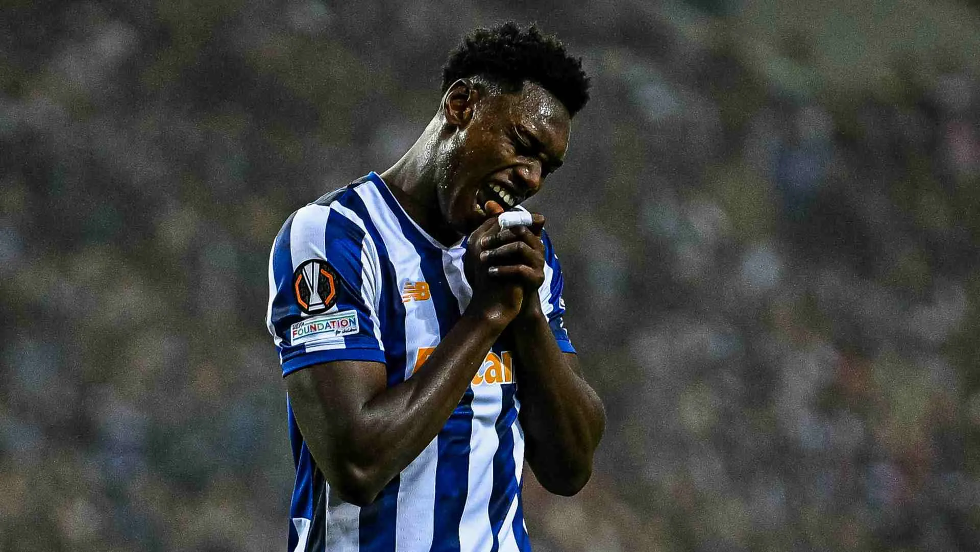 Tottenham mira Samu Aghehowa, atacante do Porto. Foto: Octavio Passos/Getty Images