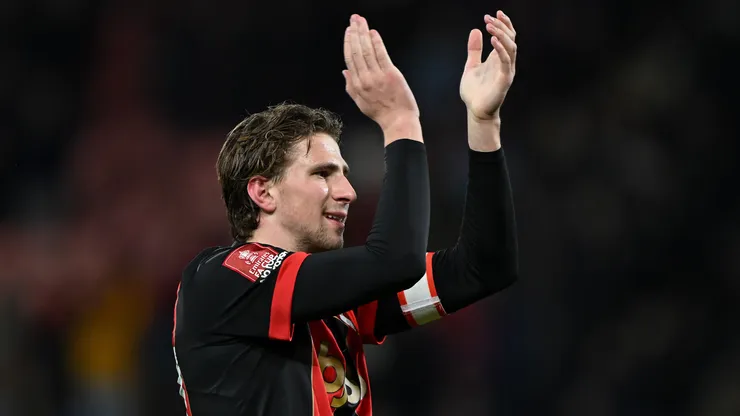 Illya Zabarnyi em jogo do Bournemouth (Foto: Mike Hewitt/Getty Images)