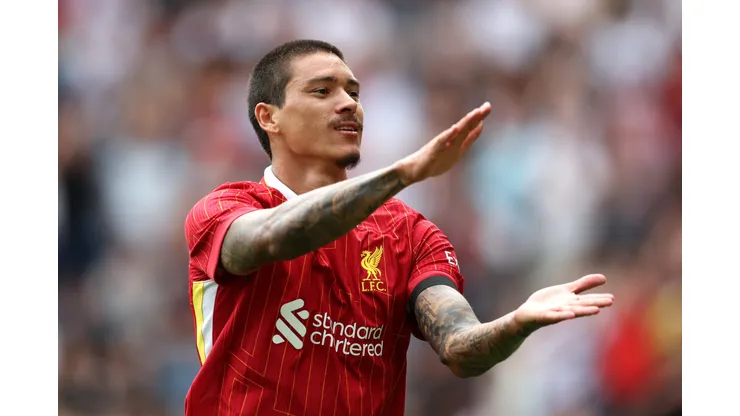 Darwin Núñez em ação pelo Liverpool. (Photo by Matt McNulty/Getty Images)
