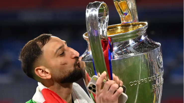 Gianluigi Donnarumma, goleiro que não vai ficar no PSG (Foto: Justin Setterfield/Getty Images)