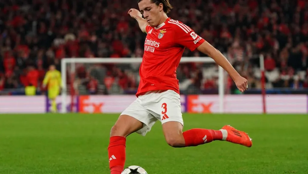 Álvaro Carreras em ação durante a partida&nbsp;do Benfica. Foto: Gualter Fatia/Getty Images