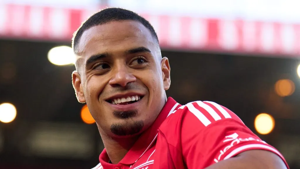 Murillo comemorando gol pelo Forest. Ele foi especulado no Barcelona