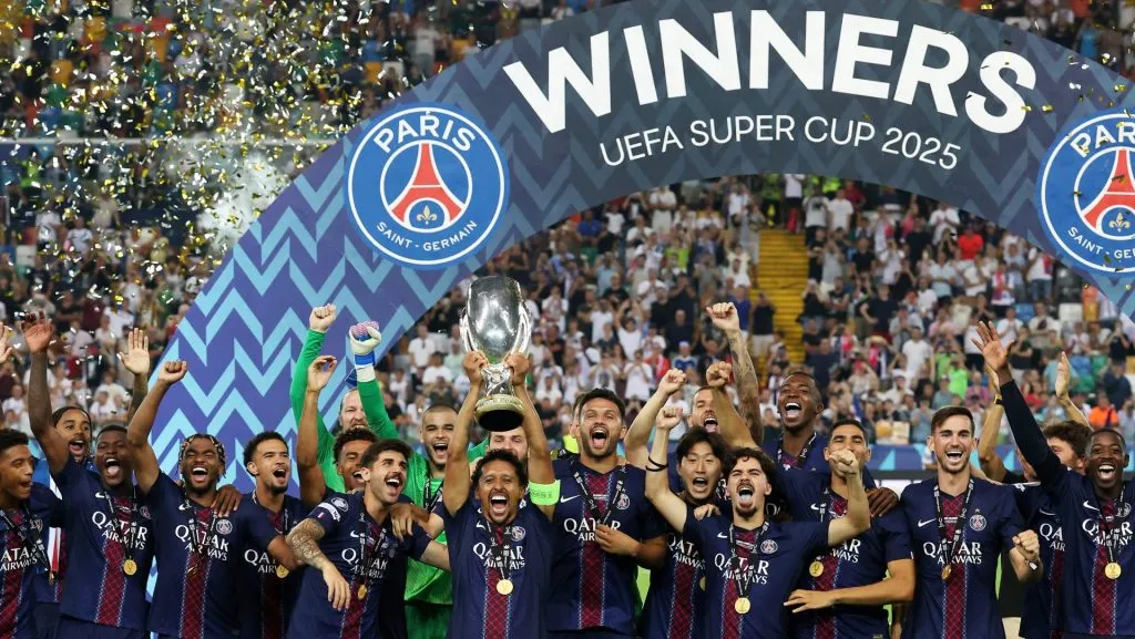 O PSG mostrou que desistir não é opção. Perdendo por 2 a 0, buscou o empate no fim e superou o Tottenham nos pênaltis para faturar a Supercopa 2025. (Photo by Claudio Villa/Getty Images)