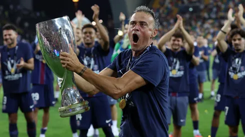 Luis Enrique campeão da Supercopa da UEFA (Foto: Claudio Villa/Getty Images)