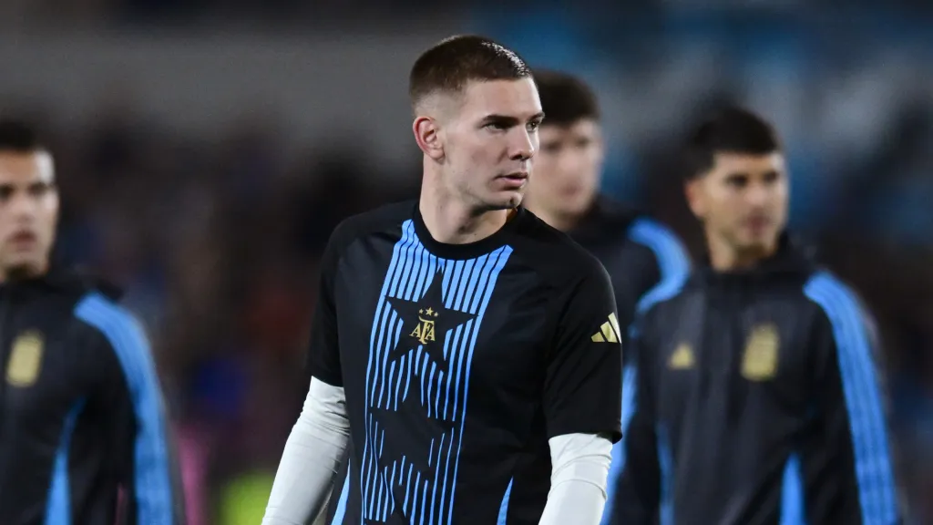 Franco Mastantuono no aquecimento pela Seleção Argentina (Foto: Marcelo Endelli/Getty Images)