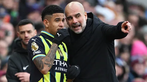 Savinho e Guardiola pelo Manchester City (Foto: Shaun Botterill/Getty Images)