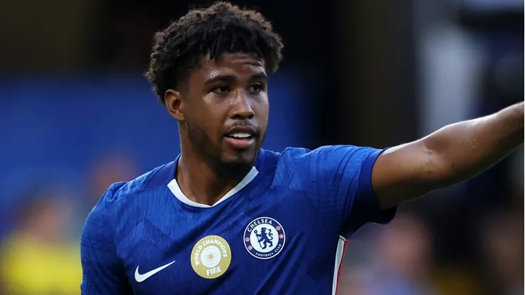 Andrey Santos em ação pelo Chelsea (Foto: Eddie Keogh/Getty Images)