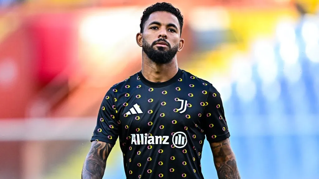 Douglas Luiz pela Juventus