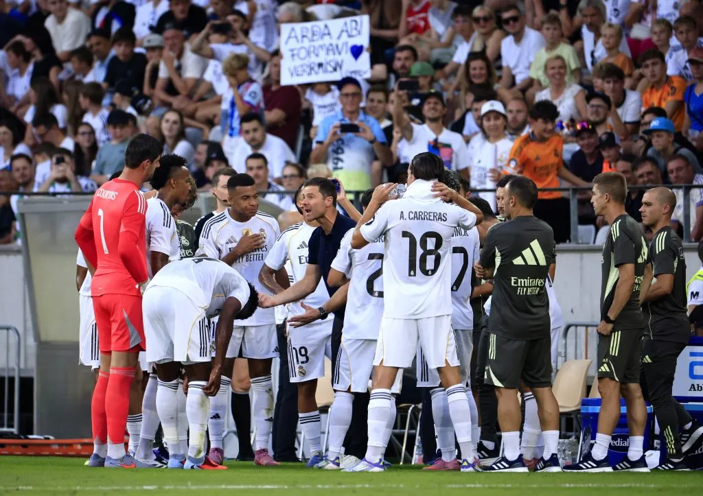 Jogadores no amistoso contra o WSG Tirol, na última terça-feira (12). Pitarch entrou no final do jogo, mas pôde demonstrar um bons pontos que podem ser muito bem aproveitados. (Foto: Jan Hetfleisch/Getty Images)