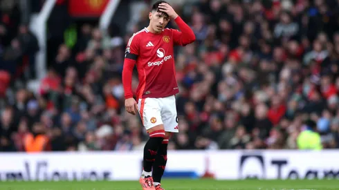 Lisandro Martínez está fora dos gramados e não enfrenta o Arsenal. Foto: Carl Recine/Getty Images